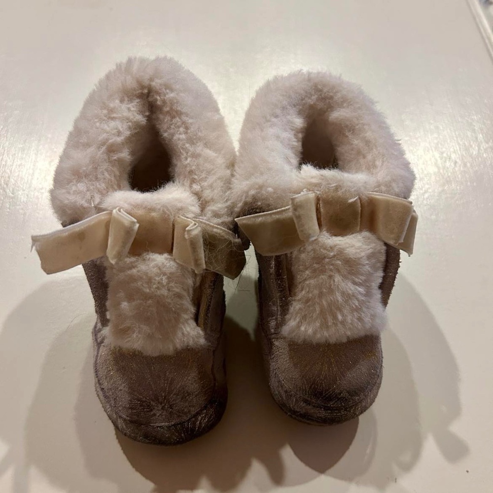 Robeez Leather and Faux Fur Lined Baby Boots Bow Silver Gold Sparkle 6-12 Months